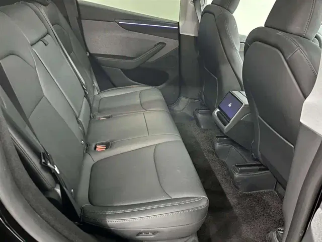 Tesla Model Y — Фото автомобиля 14