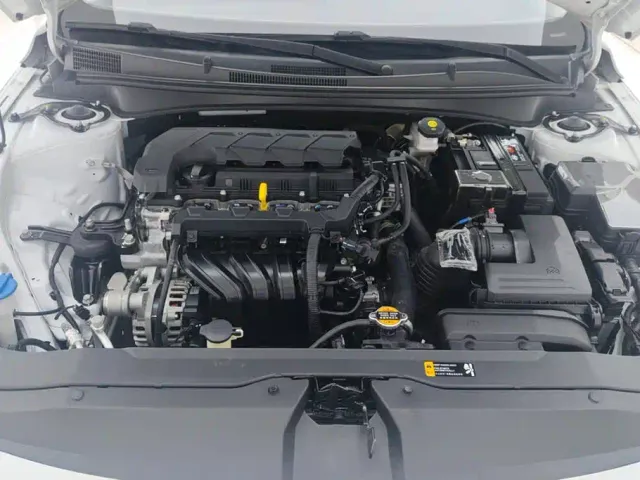 Hyundai Elantra — Фото автомобиля 10
