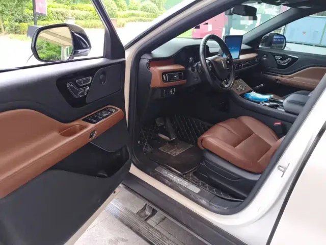 Lincoln Aviator — Фото автомобиля 12