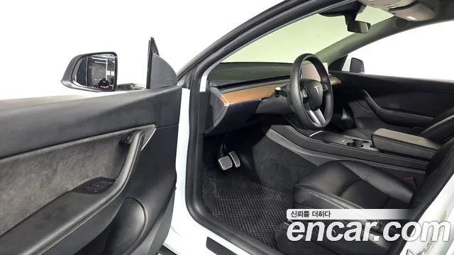 Tesla Model Y — Фото автомобиля 15