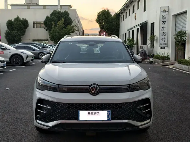 Фотография автомобиля — Volkswagen Tiguan L