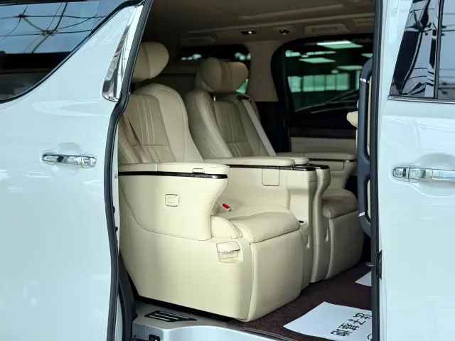 Toyota Vellfire — Фото автомобиля 15