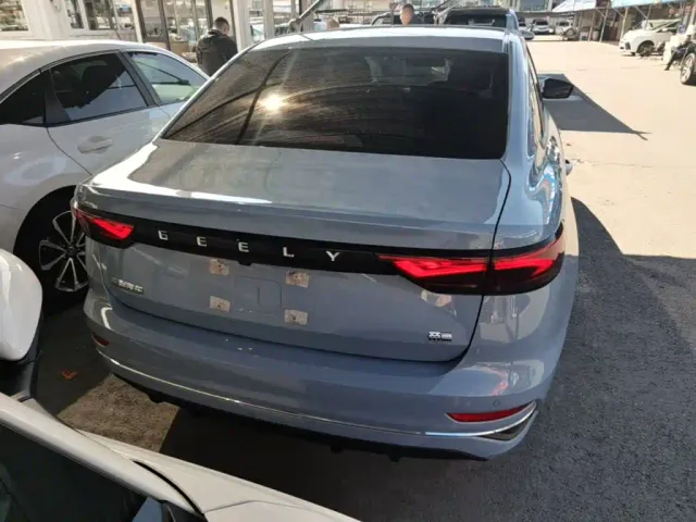 Geely Emgrand — Фото автомобиля 5