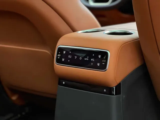 Li Auto L9 — Фото автомобиля 14