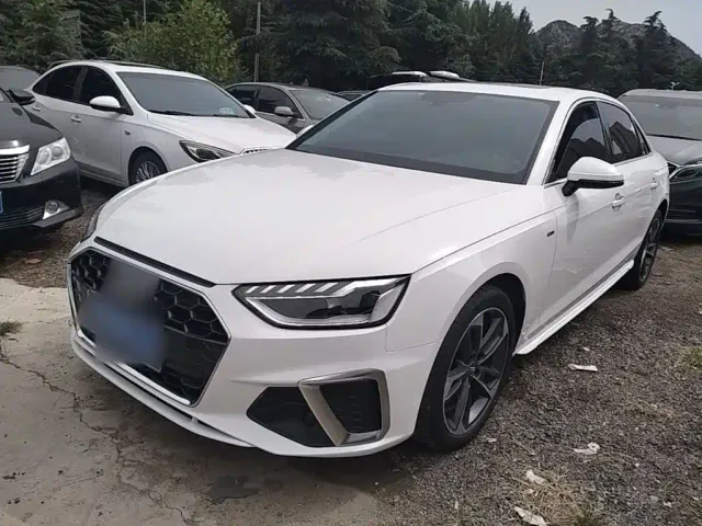 Фотография автомобиля — Audi A4L