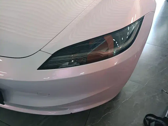 Tesla Model 3 — Фото автомобиля 22