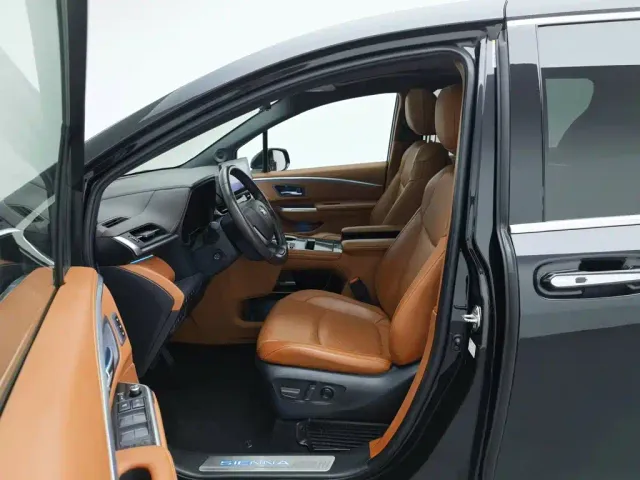 Toyota Sienna — Фото автомобиля 10