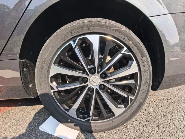 Changan Eado — Фото автомобиля 15