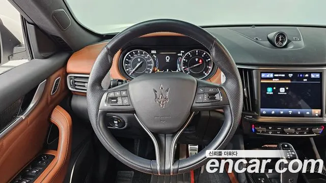 Maserati Levante — Фото автомобиля 12