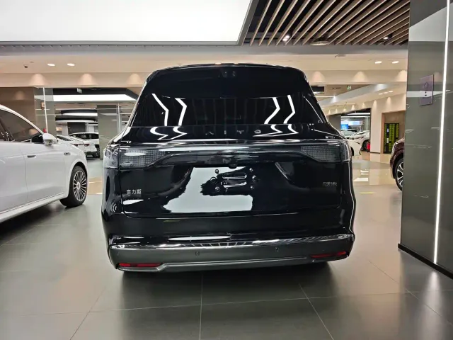 Aito M8 — Фото автомобиля 5
