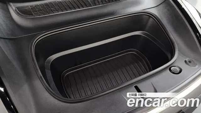 Tesla Model Y — Фото автомобиля 6