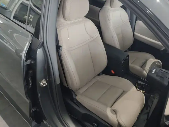 Volvo Volvo XC70 Plug-in Hybrid 2025 High-end Version — Фото автомобиля 24