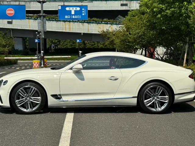 Bentley Continental — Фото автомобиля 7