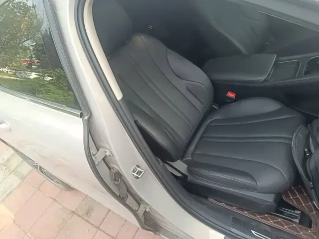 Roewe D7 — Фото автомобиля 24