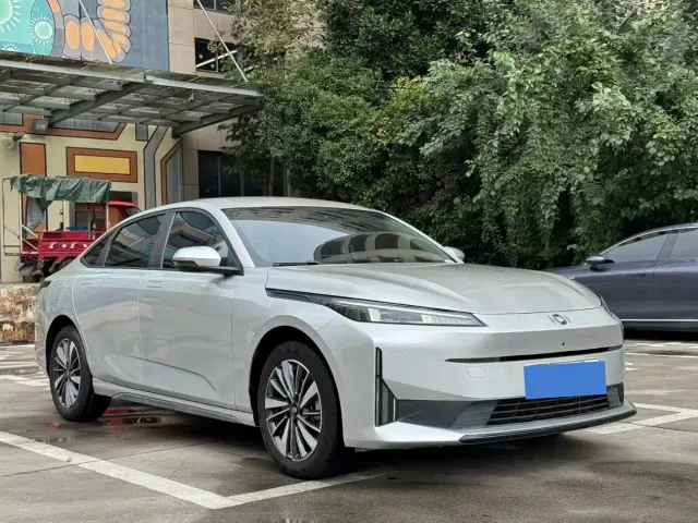 Changan Qiyuan A05 — Фото автомобиля 3