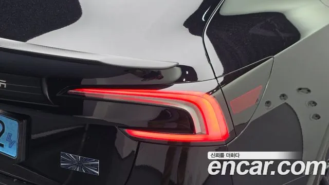 Tesla Model 3 — Фото автомобиля 8