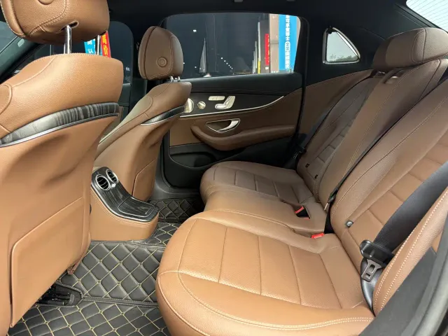 Mercedes-Benz E-Class — Фото автомобиля 17