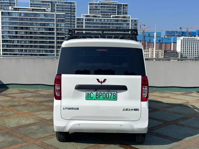Wuling Zhiguang NEV — Фото автомобиля 8