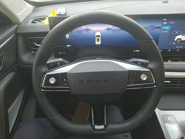Roewe RX5 — Фото автомобиля 10