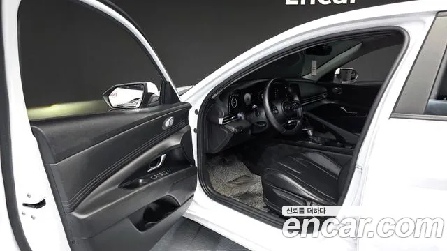 Hyundai AVANTE Avante (CN7) — Фото автомобиля 10