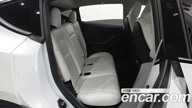 Tesla Model Y — Фото автомобиля 12