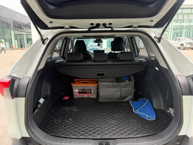 Toyota RAV4 — Фото автомобиля 8