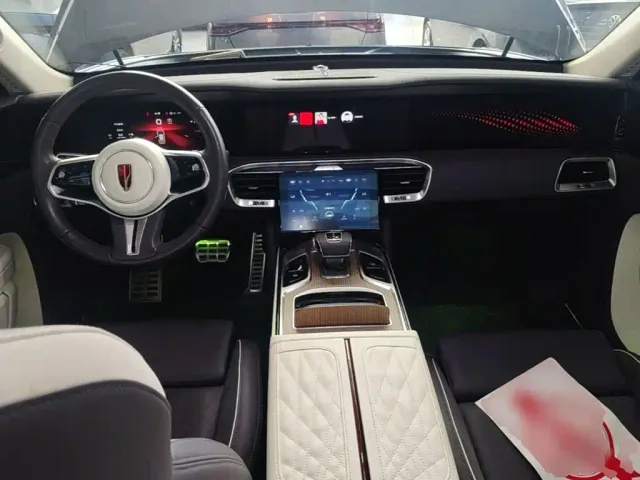 Hongqi E-HS9 — Фото автомобиля 9