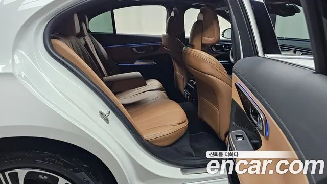 Mercedes-Benz E-Class — Фото автомобиля 12