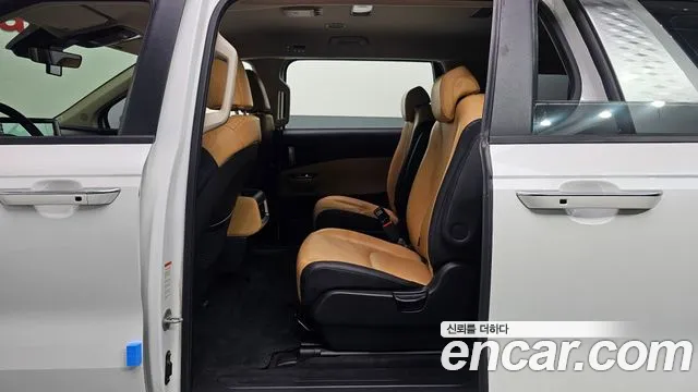 Kia Carnival Generation 4 — Фото автомобиля 11