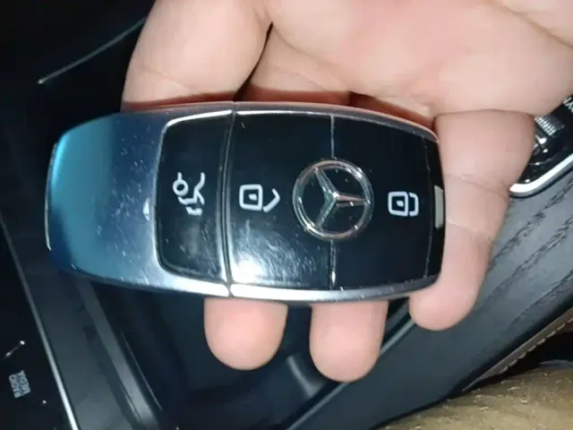 Mercedes-Benz E-Class — Фото автомобиля 8