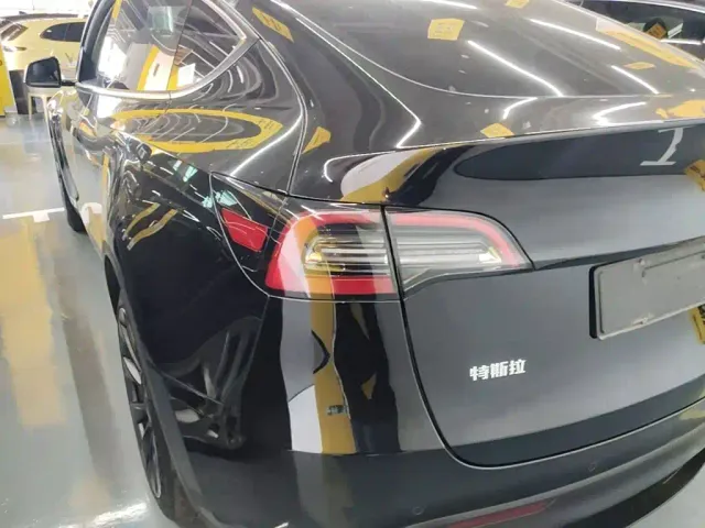 Tesla Model Y — Фото автомобиля 4