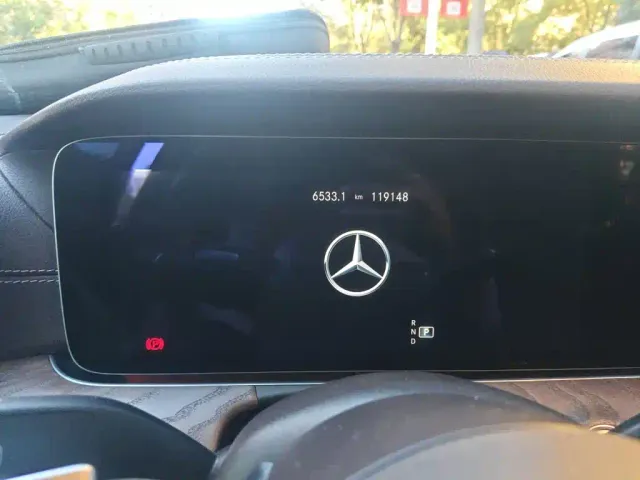 Mercedes-Benz E-Class — Фото автомобиля 8