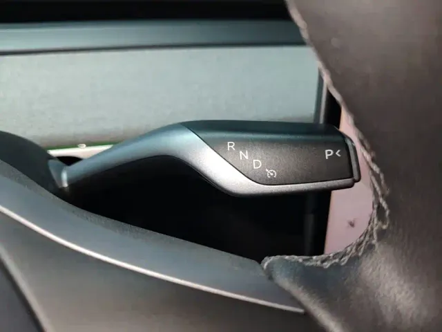Tesla Model Y — Фото автомобиля 13