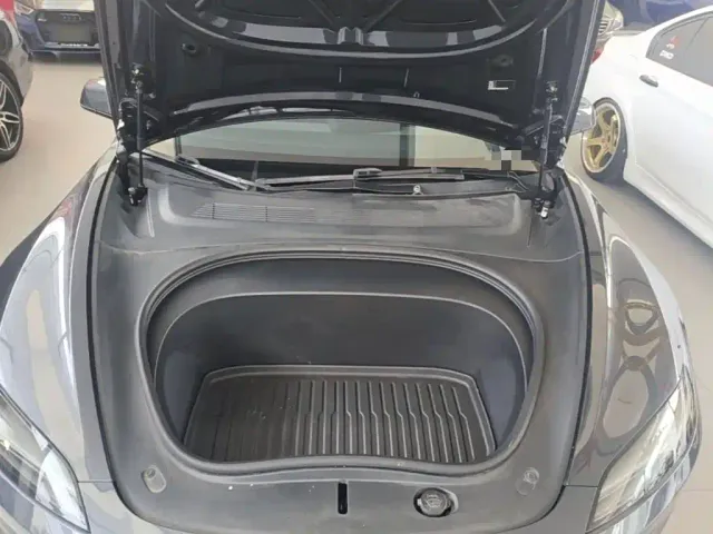 Tesla Model 3 — Фото автомобиля 19