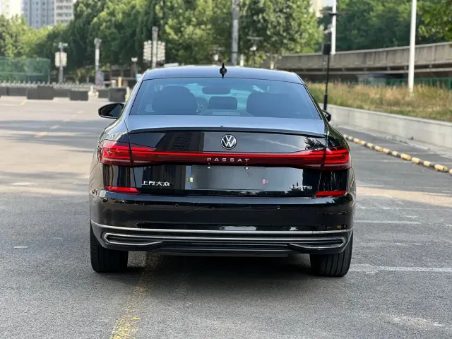 Volkswagen Passat — Фото автомобиля 5