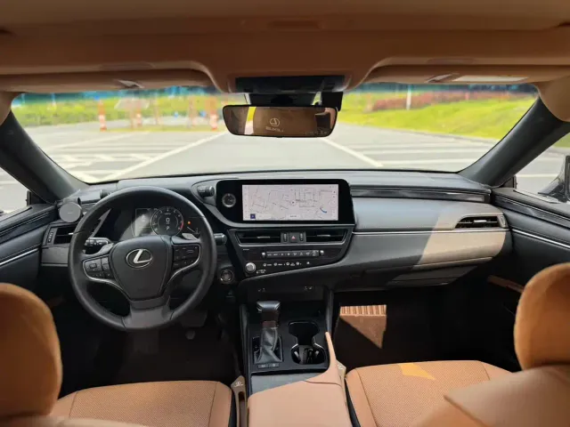 Lexus ES — Фото автомобиля 5