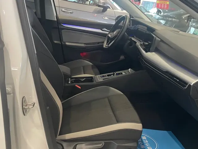 Volkswagen Golf — Фото автомобиля 5