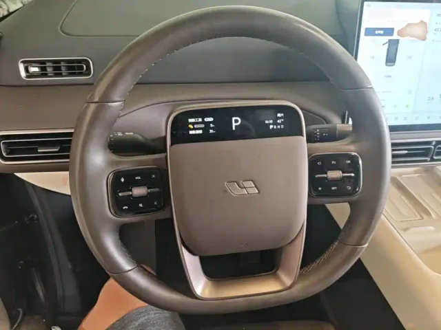 Li Auto MEGA — Фото автомобиля 10