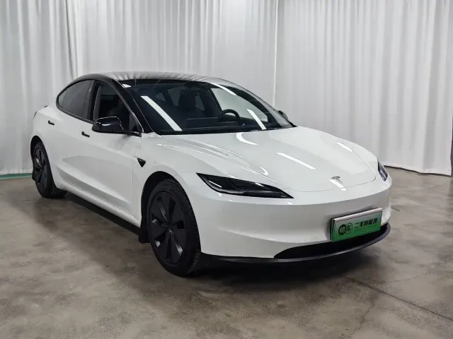 Tesla Model 3 — Фото автомобиля 3