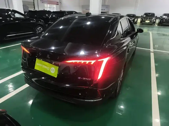 Hongqi E-QM5 — Фото автомобиля 6