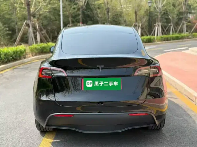 Tesla Model Y — Фото автомобиля 5