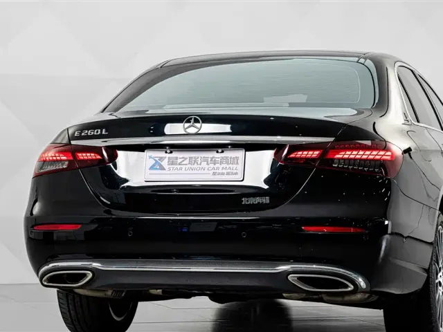 Mercedes-Benz E-Class — Фото автомобиля 7