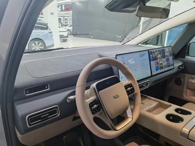 Li Auto MEGA — Фото автомобиля 6