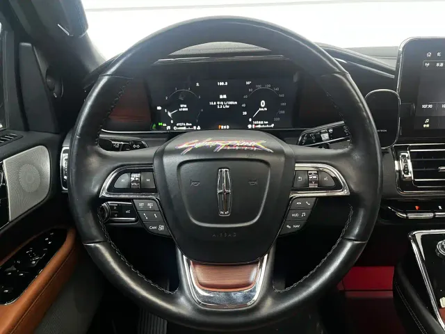 Lincoln Navigator — Фото автомобиля 18