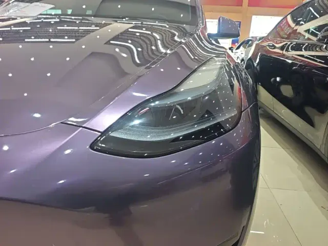 Tesla Model Y — Фото автомобиля 23