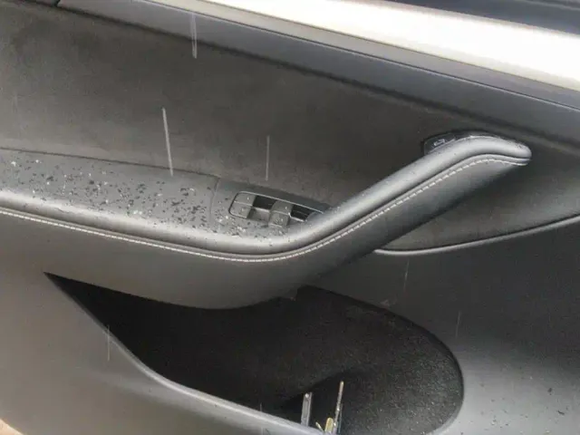 Tesla Model Y — Фото автомобиля 7