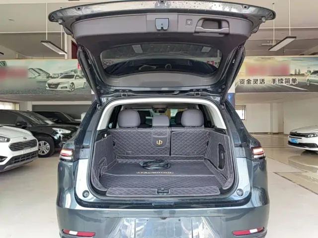 Leapmotor C10 — Фото автомобиля 18