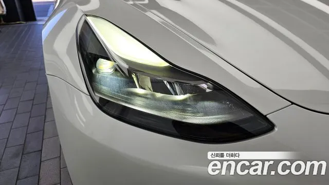 Tesla Model 3 — Фото автомобиля 22