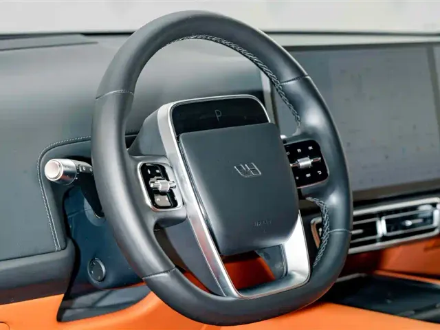 Li Auto L8 — Фото автомобиля 9