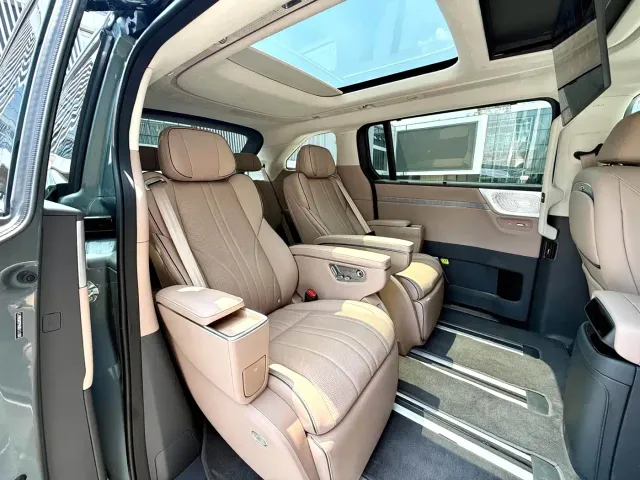 Xpeng X9 — Фото автомобиля 13
